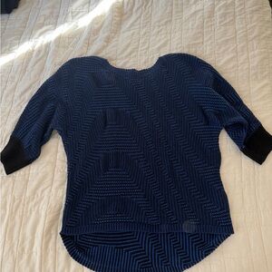 Dana Buchman Navy and Black Chevron Sweater